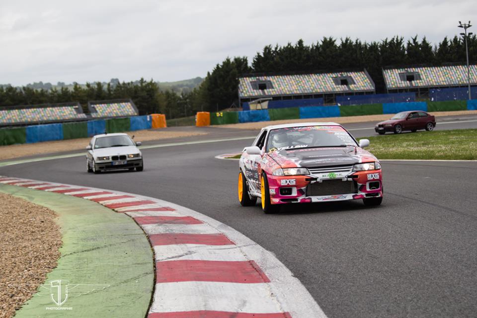 Quelques tours du Circuit GP de Magny-Cours :) 
